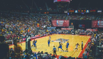 攀岩新星闪耀国际赛场 中国选手勇夺世界杯分站赛冠军