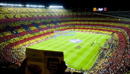 梅西第七次捧起金球奖 刷新历史纪录再创辉煌