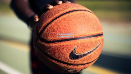 全国游泳锦标赛圆满落幕，新星闪耀老将坚守