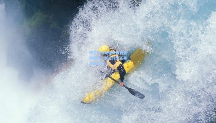 阿尔卡拉斯强势晋级温网四强，新生代天王再显统治力