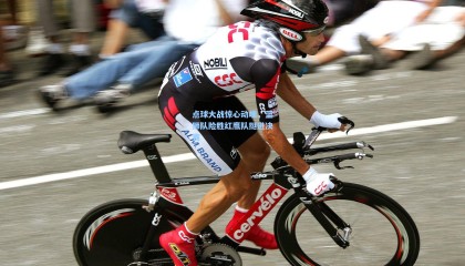 点球大战惊心动魄，蓝狮队险胜红鹰队挺进决赛