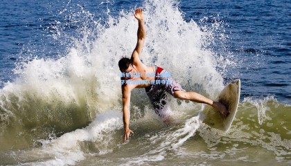 新星闪耀！小将上演帽子戏法助球队逆转夺冠