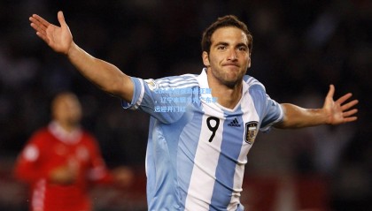 CBA季后赛激战正酣，辽宁本钢力克广东宏远迎开门红