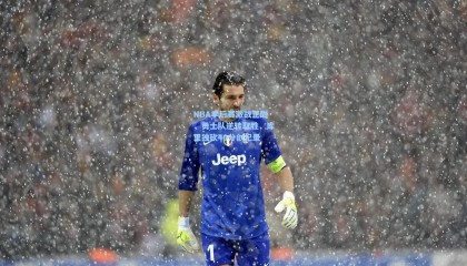 NBA季后赛激战正酣，勇士队逆转取胜，库里独砍40分创纪录